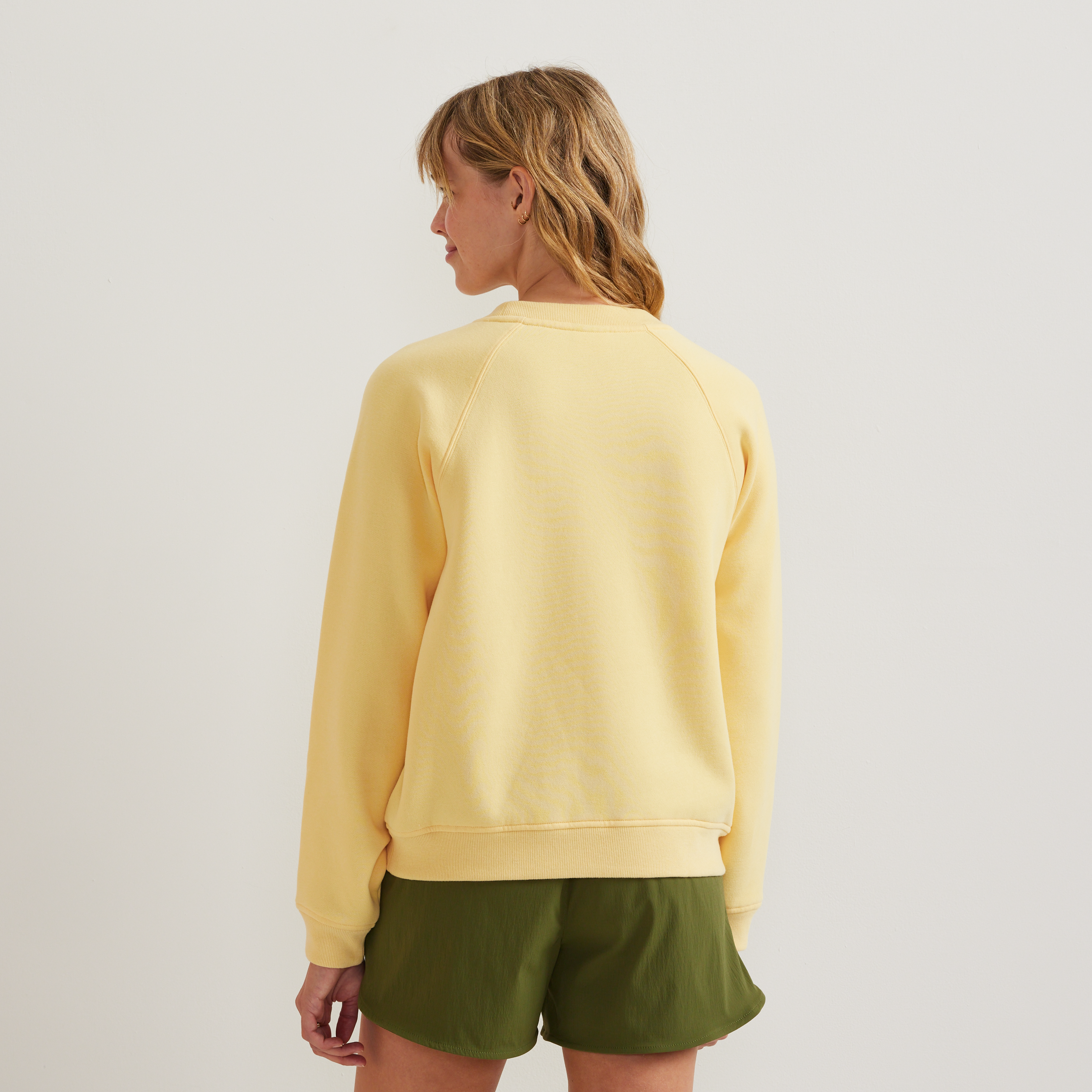Women's crew neck sweatshirt with long raglan sleeves and ribbed trims