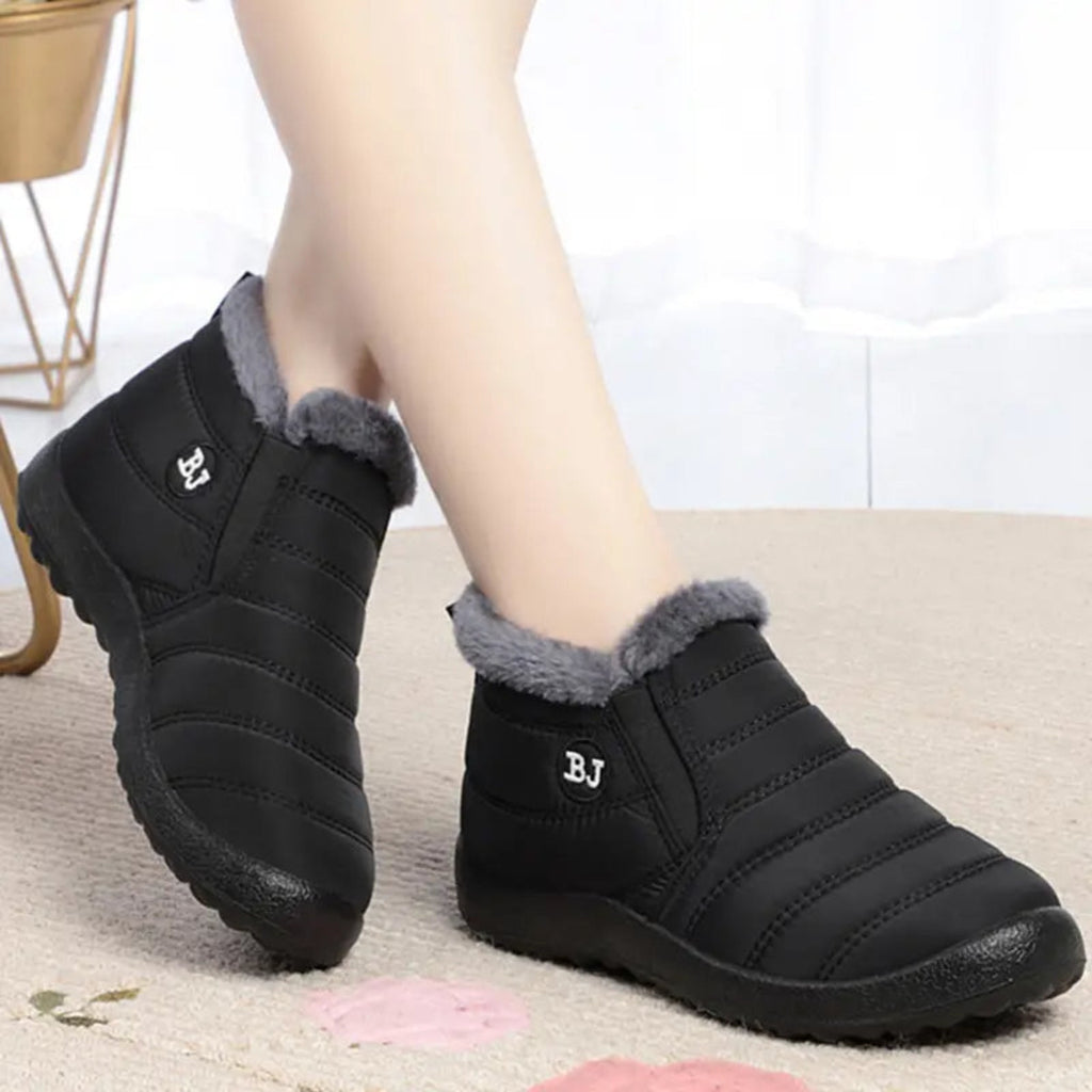 Women's high-top winter sneakers with faux fur collar and treaded sole