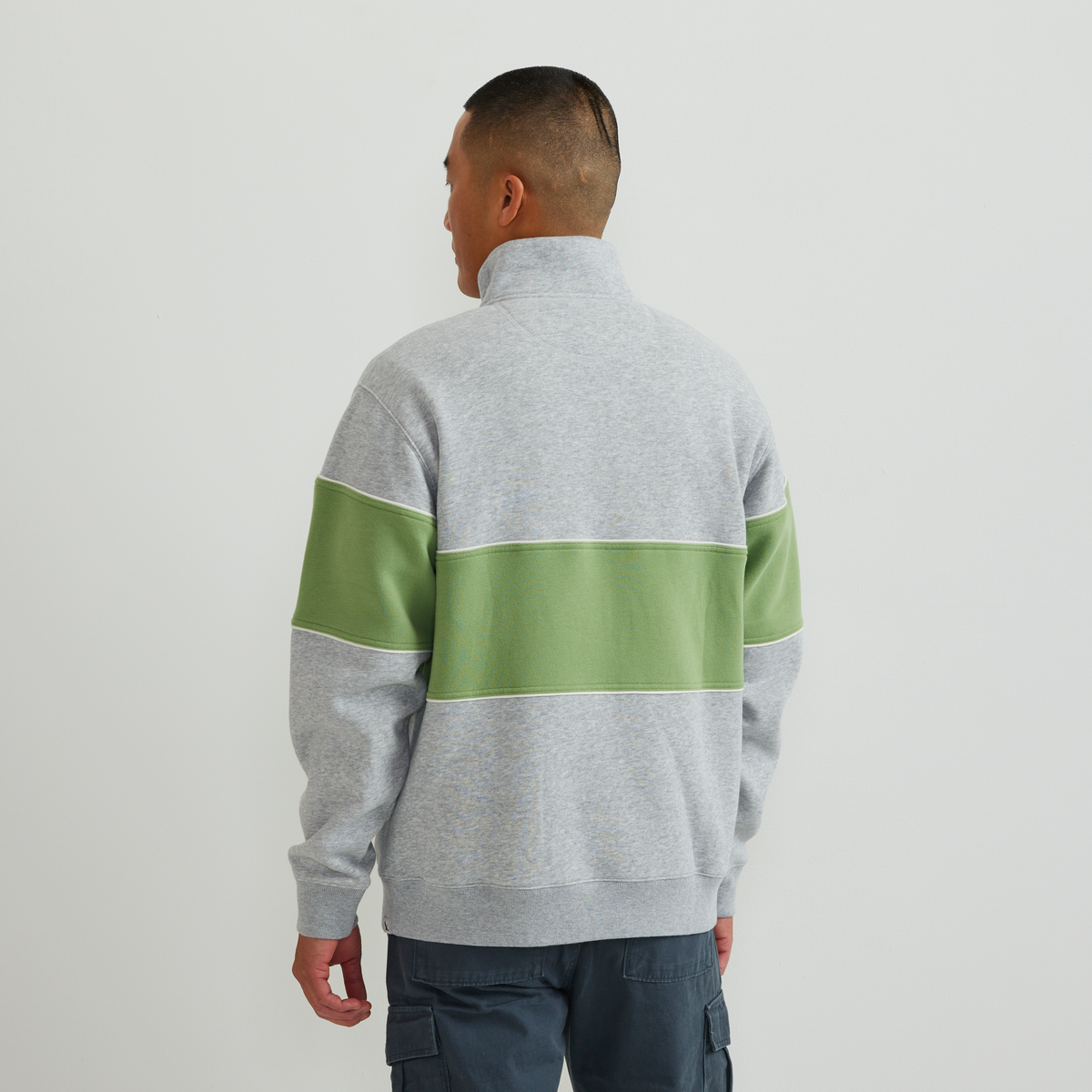 Men's striped colour-block quarter-zip sweatshirt with mock neck and long sleeves