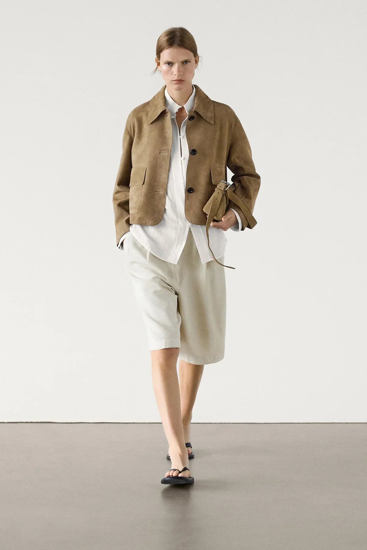 Women's sand suede jacket with collar and flap pockets