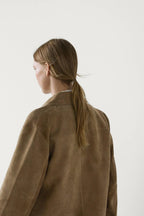 Women's sand suede jacket with collar and flap pockets