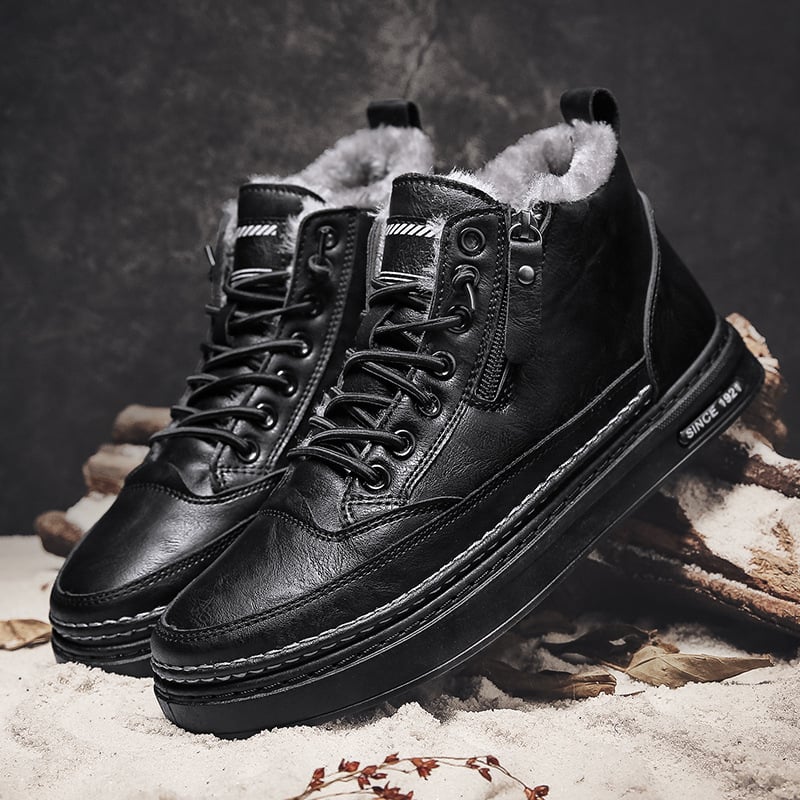 Men's lace-up ankle boots with padded lined collar