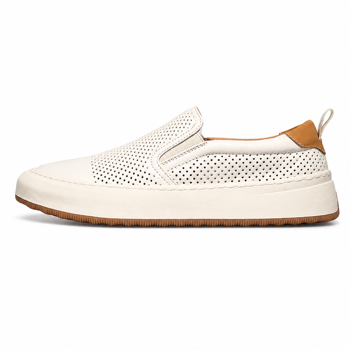 Slip-on loafers with rounded toes, contrast soles and heel pull tabs