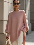 Women's oversized knit sweater with crew neck and batwing sleeves