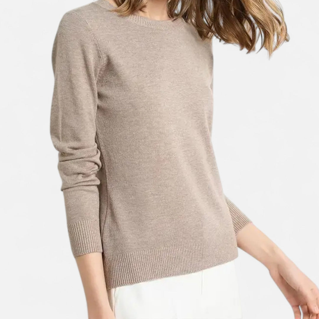 Women's classic crew neck sweater with long sleeves