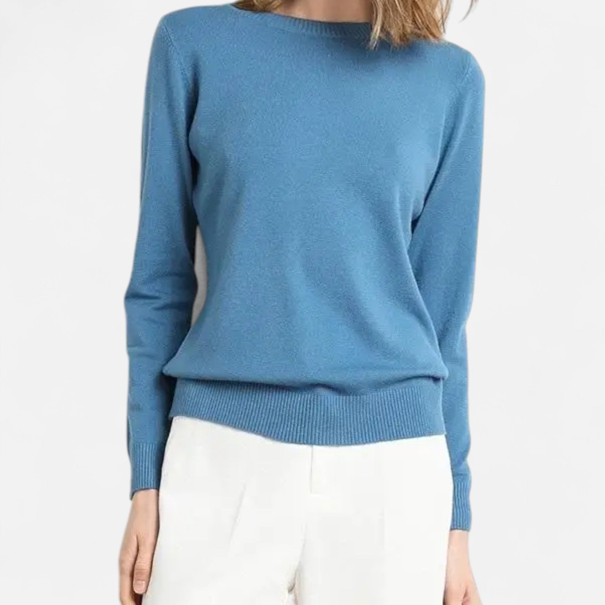 Women's classic crew neck sweater with long sleeves