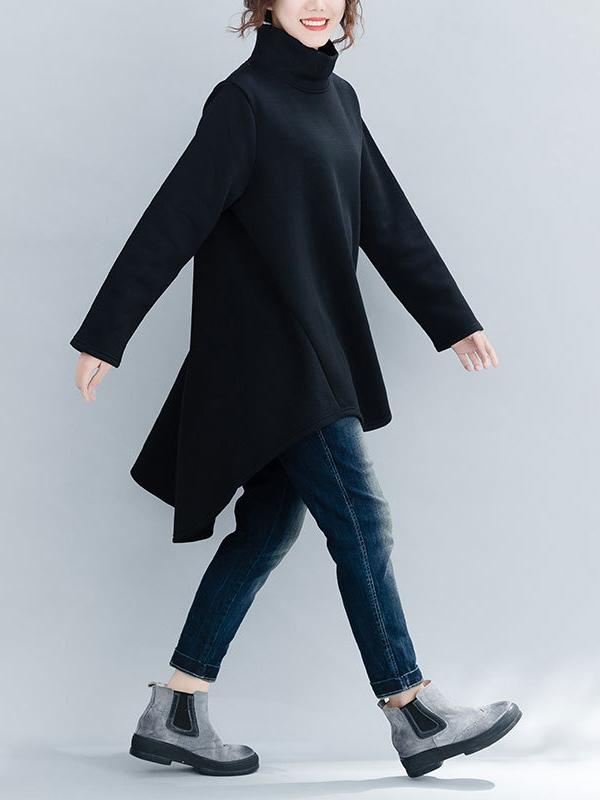 Women's loose turtleneck sweatshirt with long sleeves and a hi-low hem