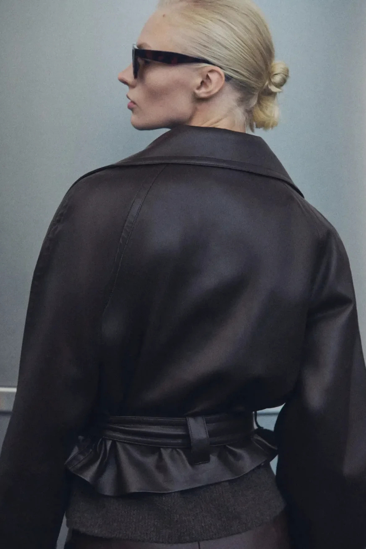 Women's cropped wrap jacket with long sleeves, wide collar and tie belt
