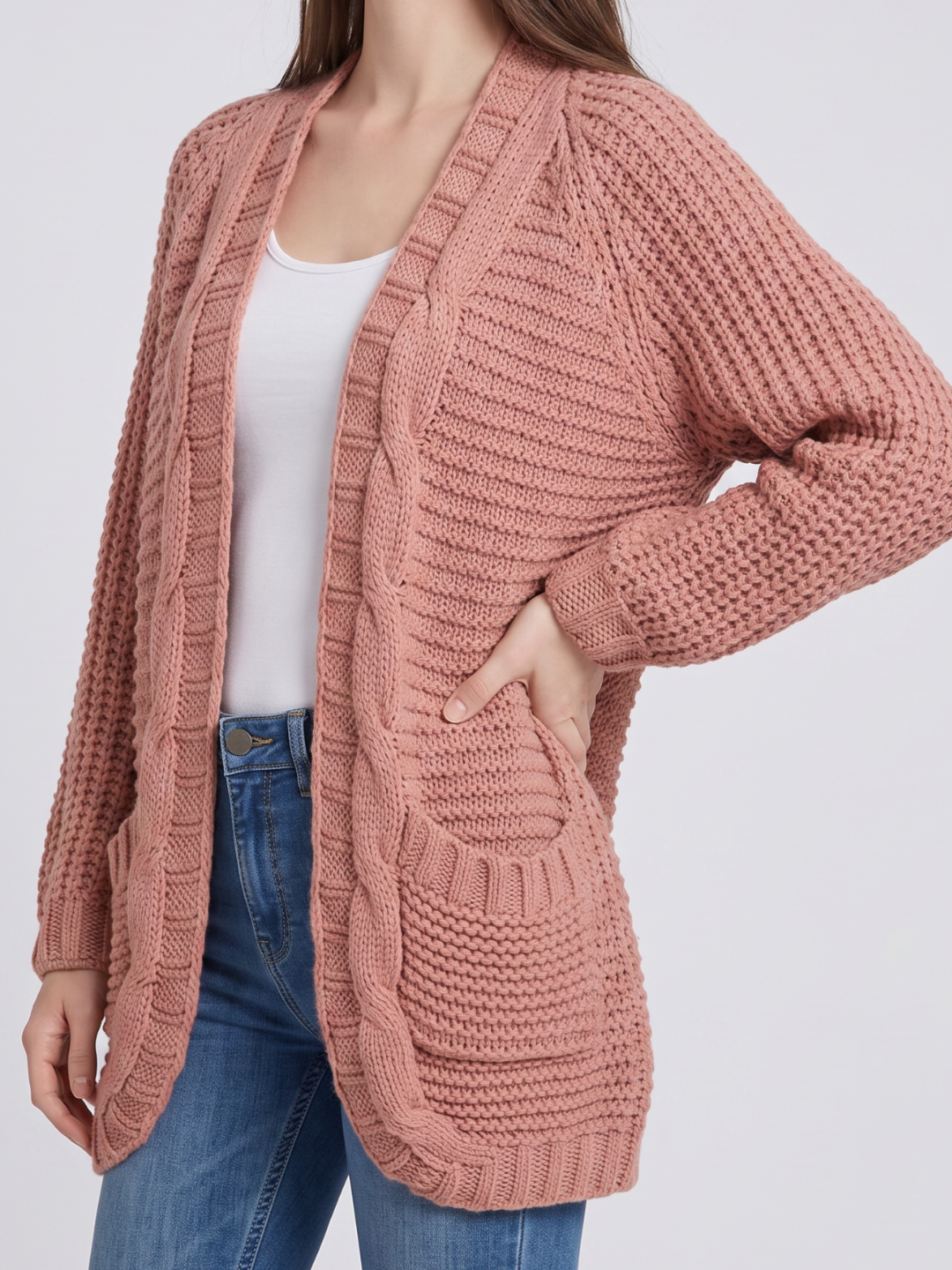 Women's oversized cable knit cardigan with front pockets