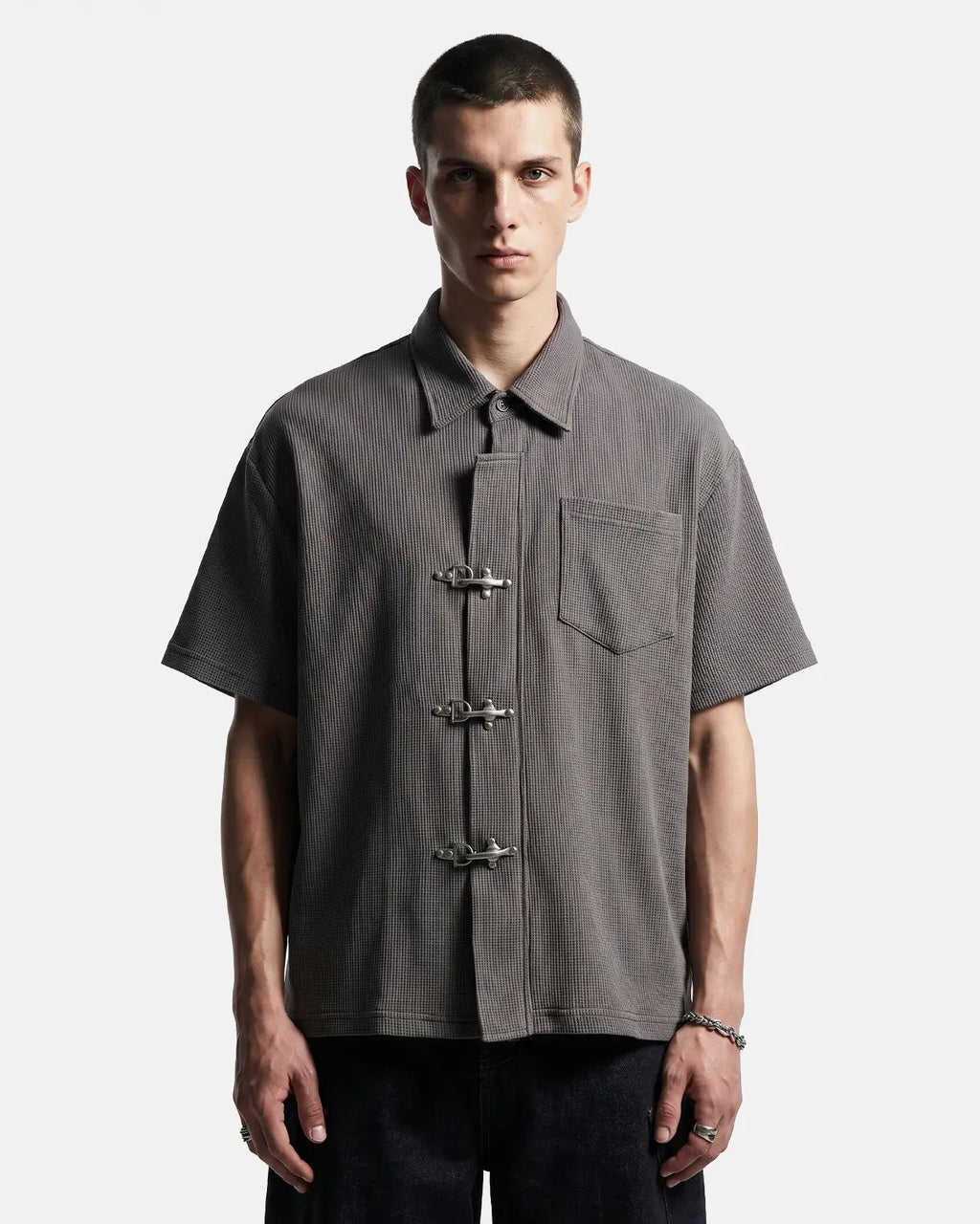 Men's dark gray waffle shirt with short sleeves and metal clasps
