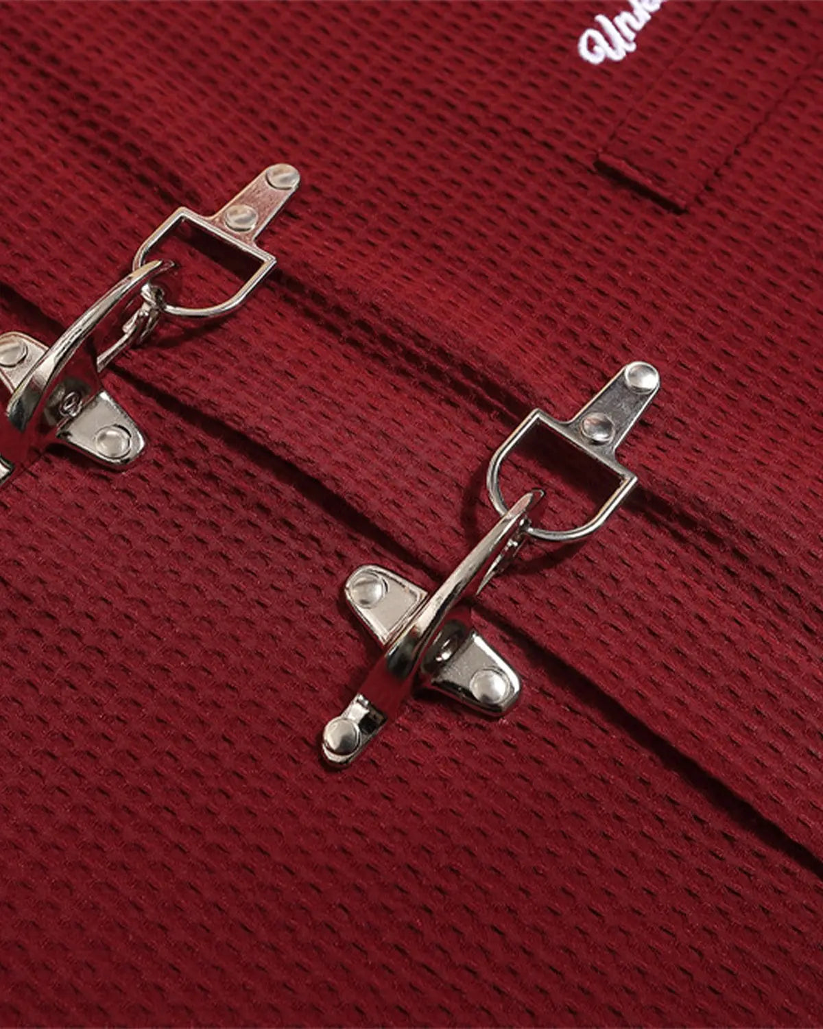 Men's short sleeve waffle shirt with metal clasps