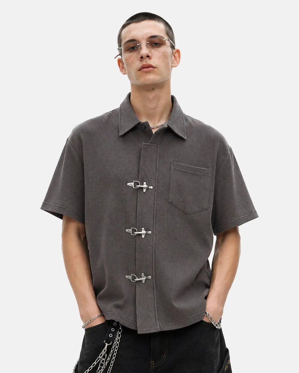 Men's dark gray waffle shirt with short sleeves and metal clasps
