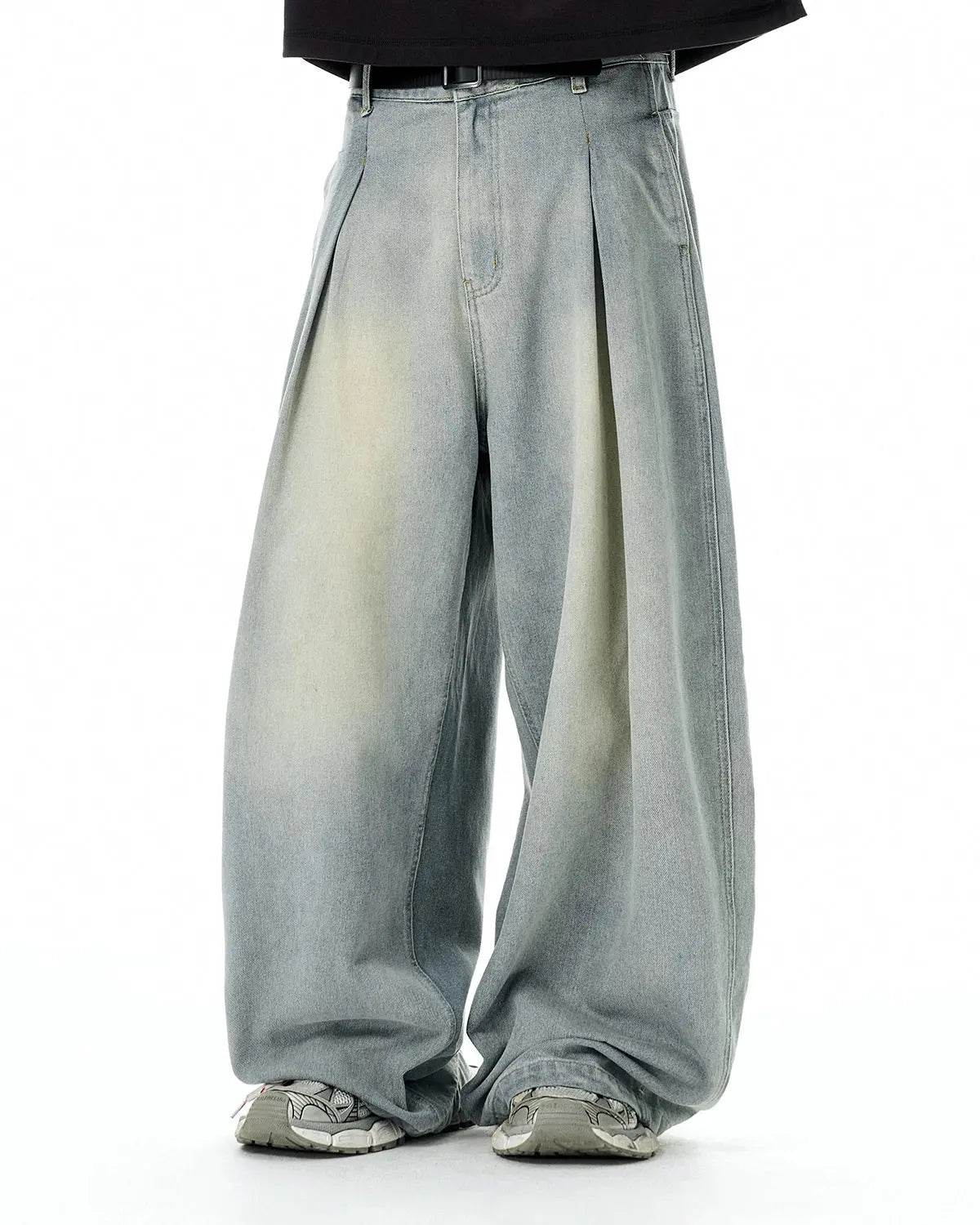 Super baggy acid washed jeans with pleated front and wide legs