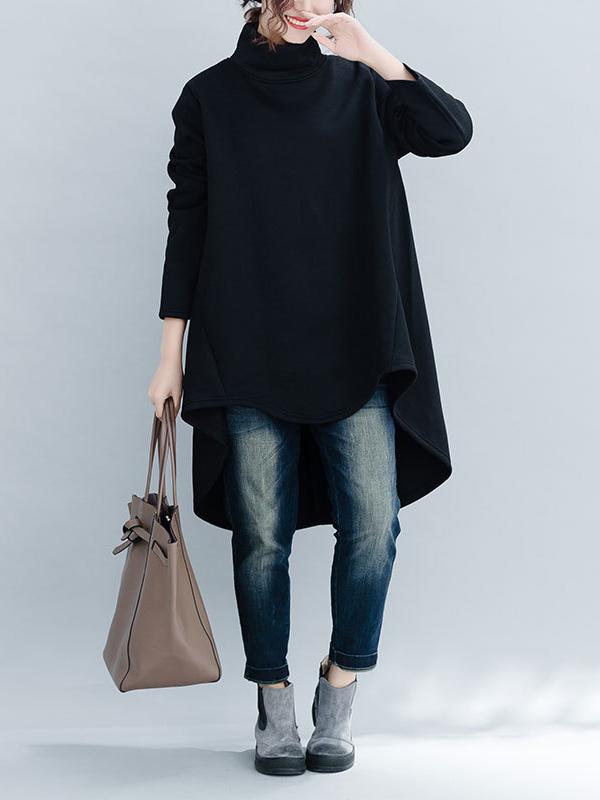 Women's loose turtleneck sweatshirt with long sleeves and a hi-low hem
