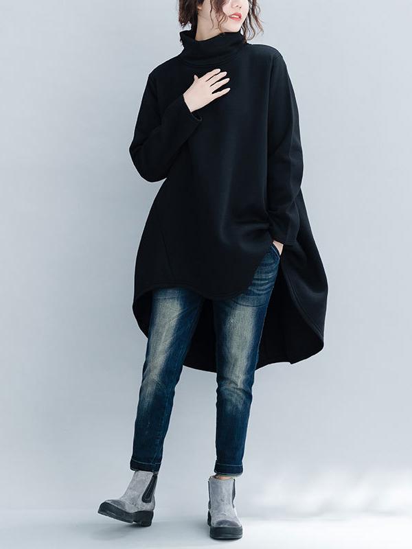 Women's loose turtleneck sweatshirt with long sleeves and a hi-low hem