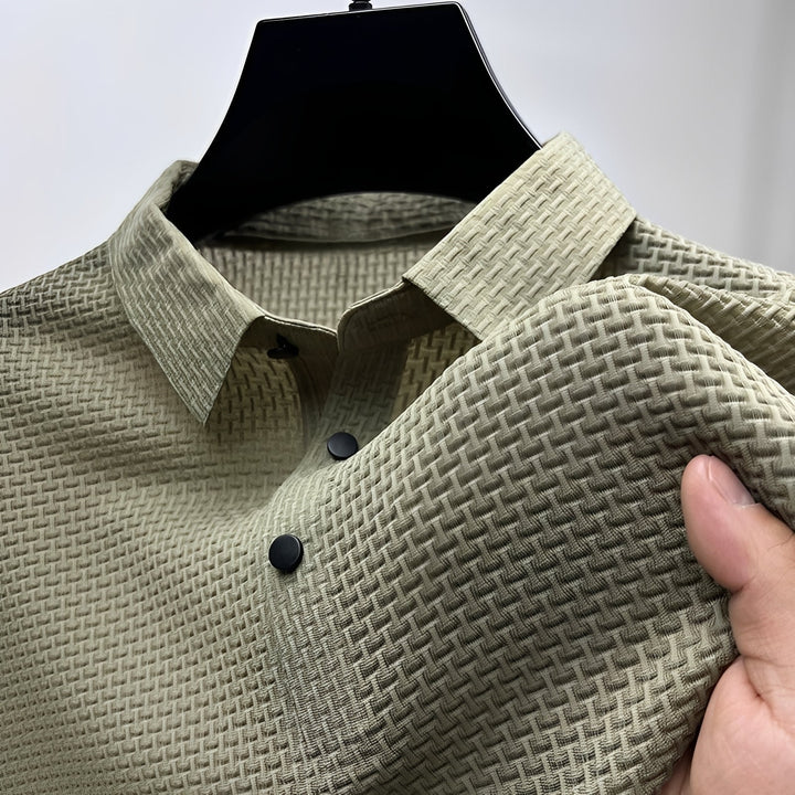 Men's textured short-sleeve polo shirt with button placket
