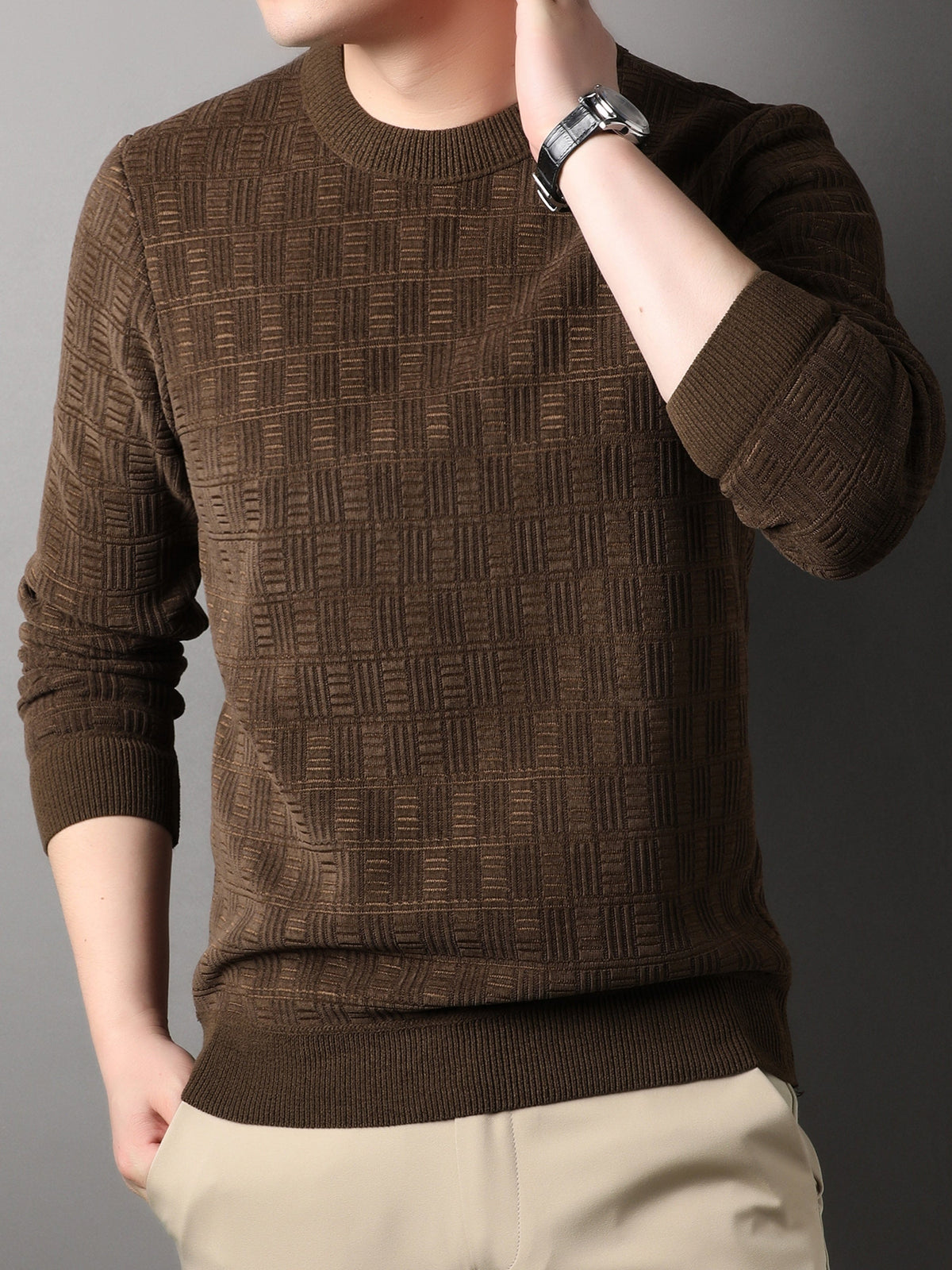 Men's textured crew neck jumper with long sleeves