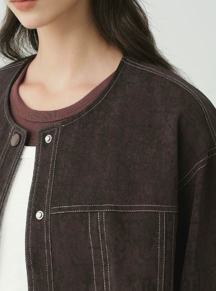 Women's cropped dark denim jacket with long sleeves and front pockets