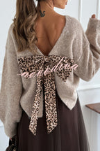 Women's relaxed jumper with leopard print bow and deep V-back