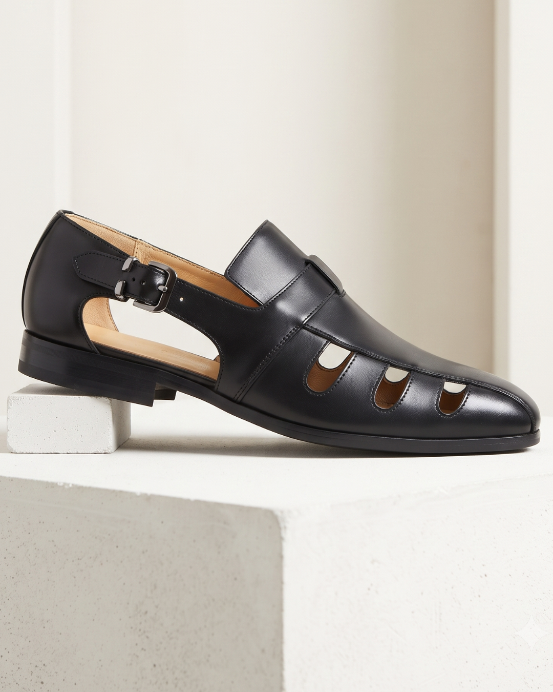 Men's monk-strap loafer with buckle fastening and cut-out vamp detail