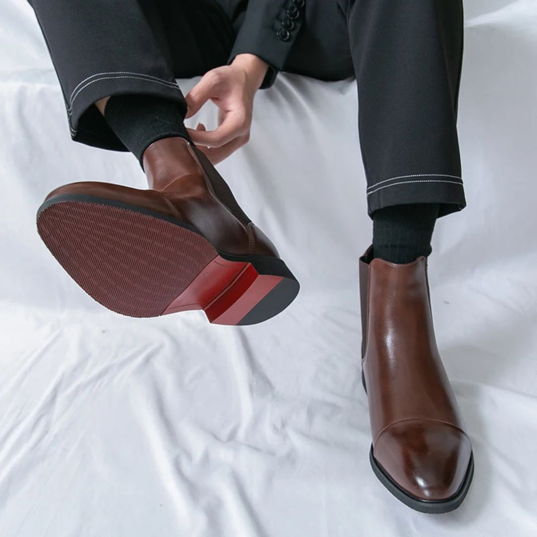 Men's pointed toe Chelsea boots with elastic side panels and low heel