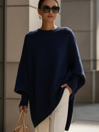 Women's oversized knit sweater with crew neck and batwing sleeves