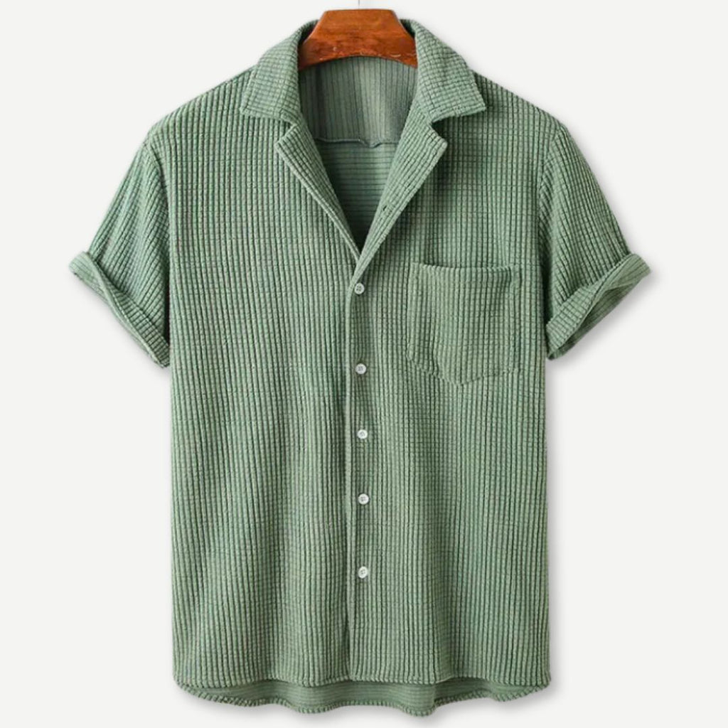 Men's short-sleeve knitted waffle shirt with notched collar and chest pocket