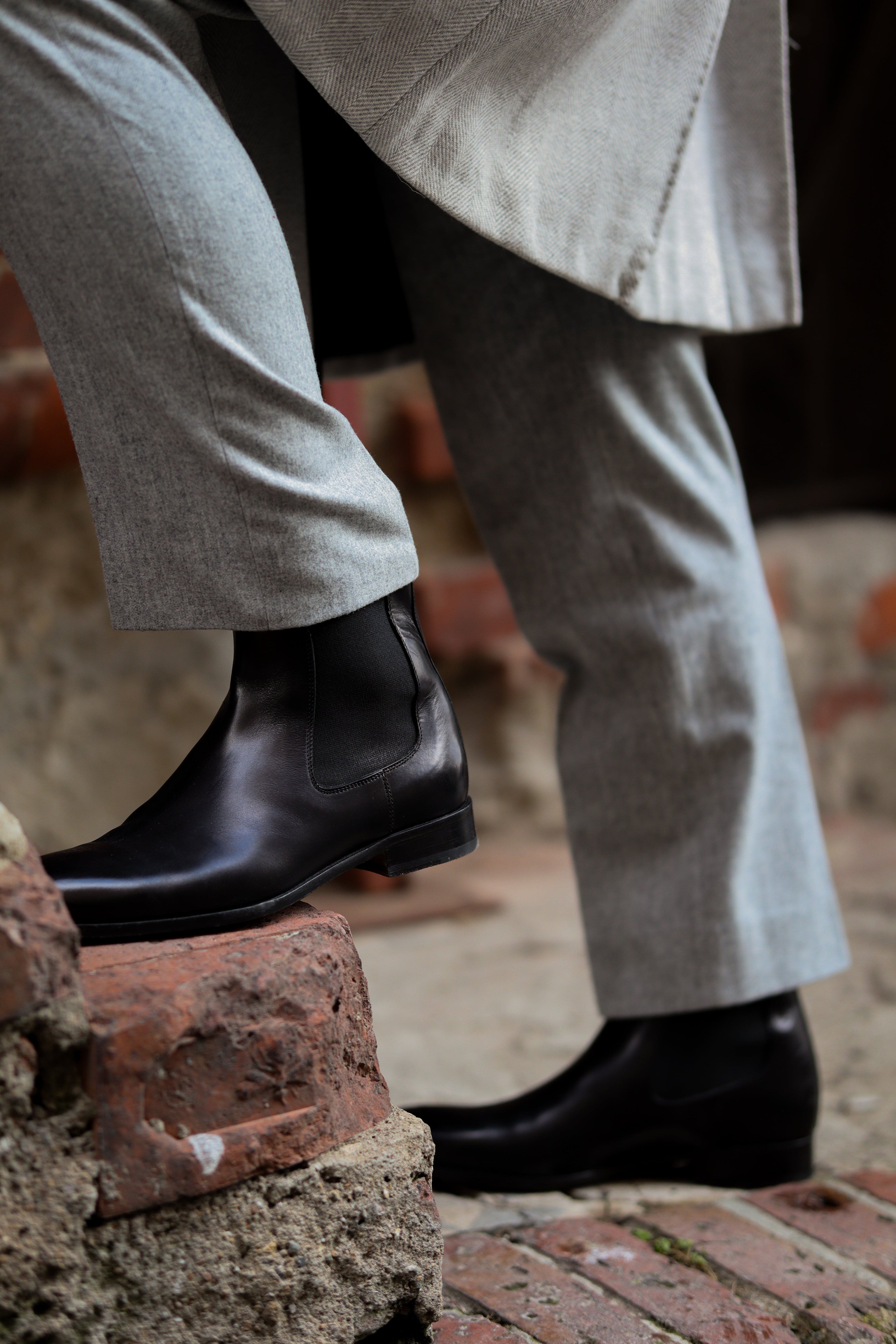 Black Chelsea boot with elastic side panel and low heel