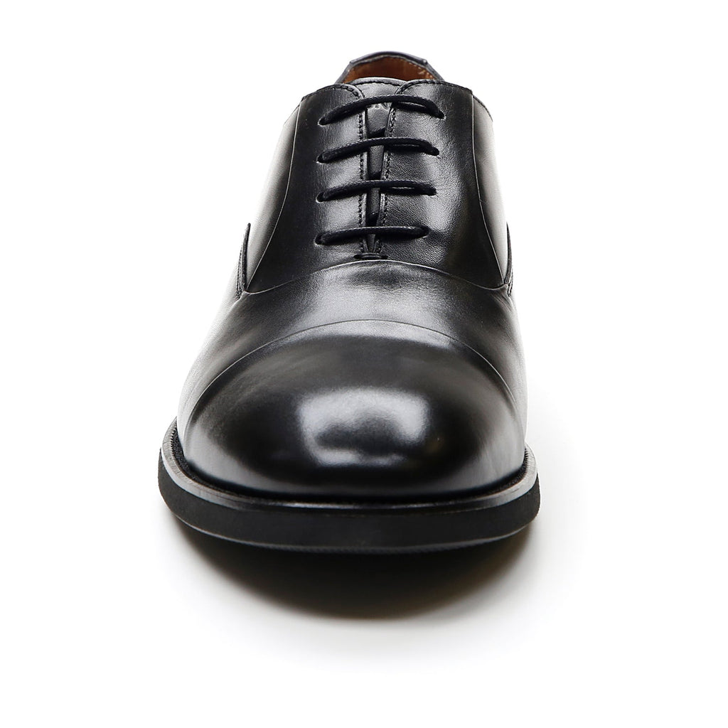 Men's black lace-up Oxford shoe with almond toe and low heel