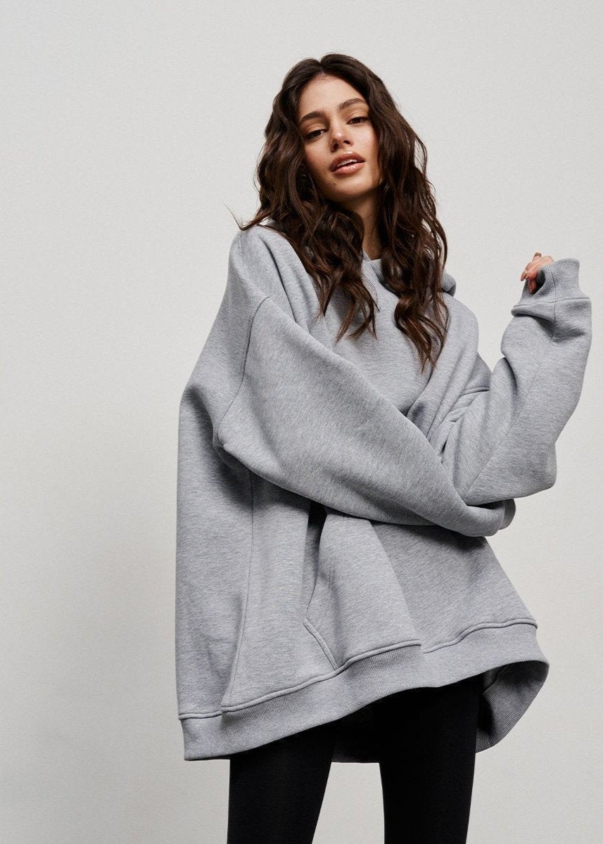 Women's oversized hoodie with hood, long sleeves and kangaroo pocket