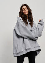 Women's oversized hoodie with hood, long sleeves and kangaroo pocket