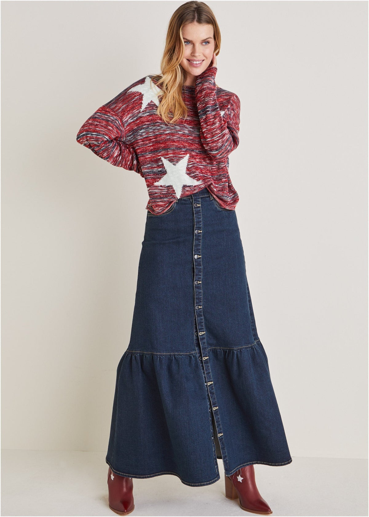 Women's red star pattern crew-neck sweater
