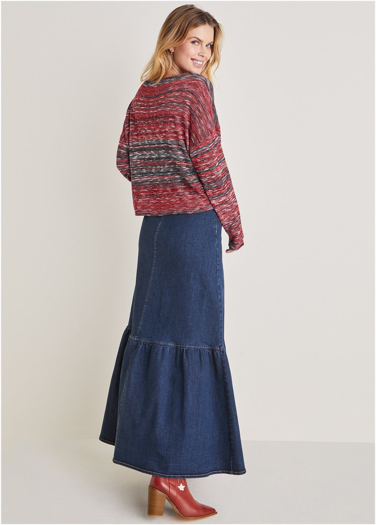 Women's red star pattern crew-neck sweater