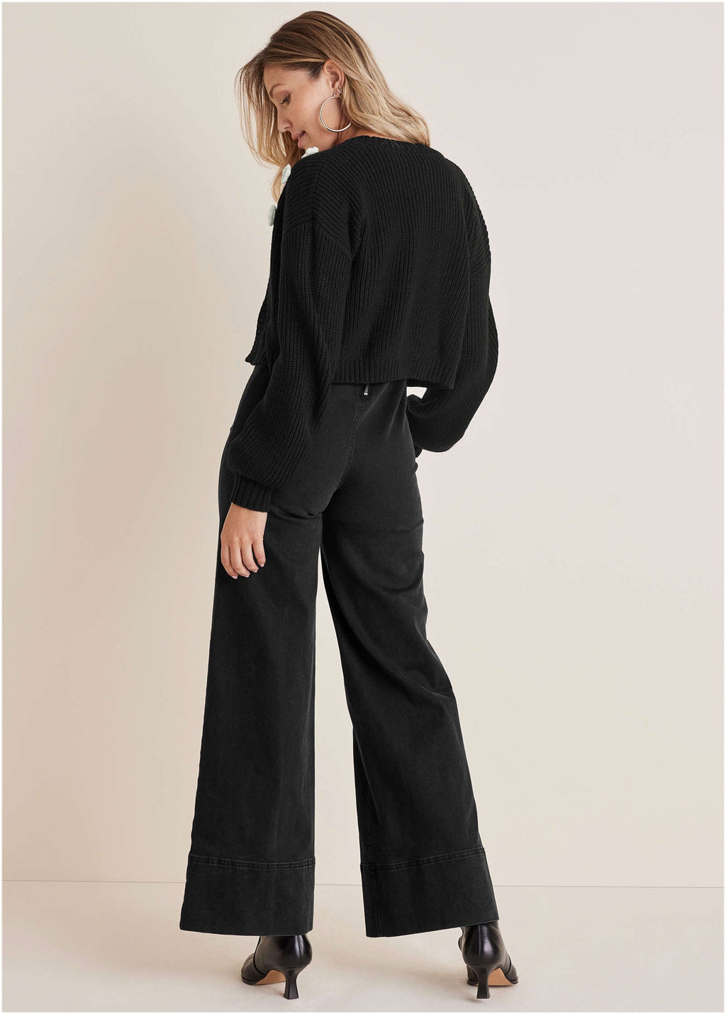 Women's black cropped cardigan with floral appliques and long sleeves