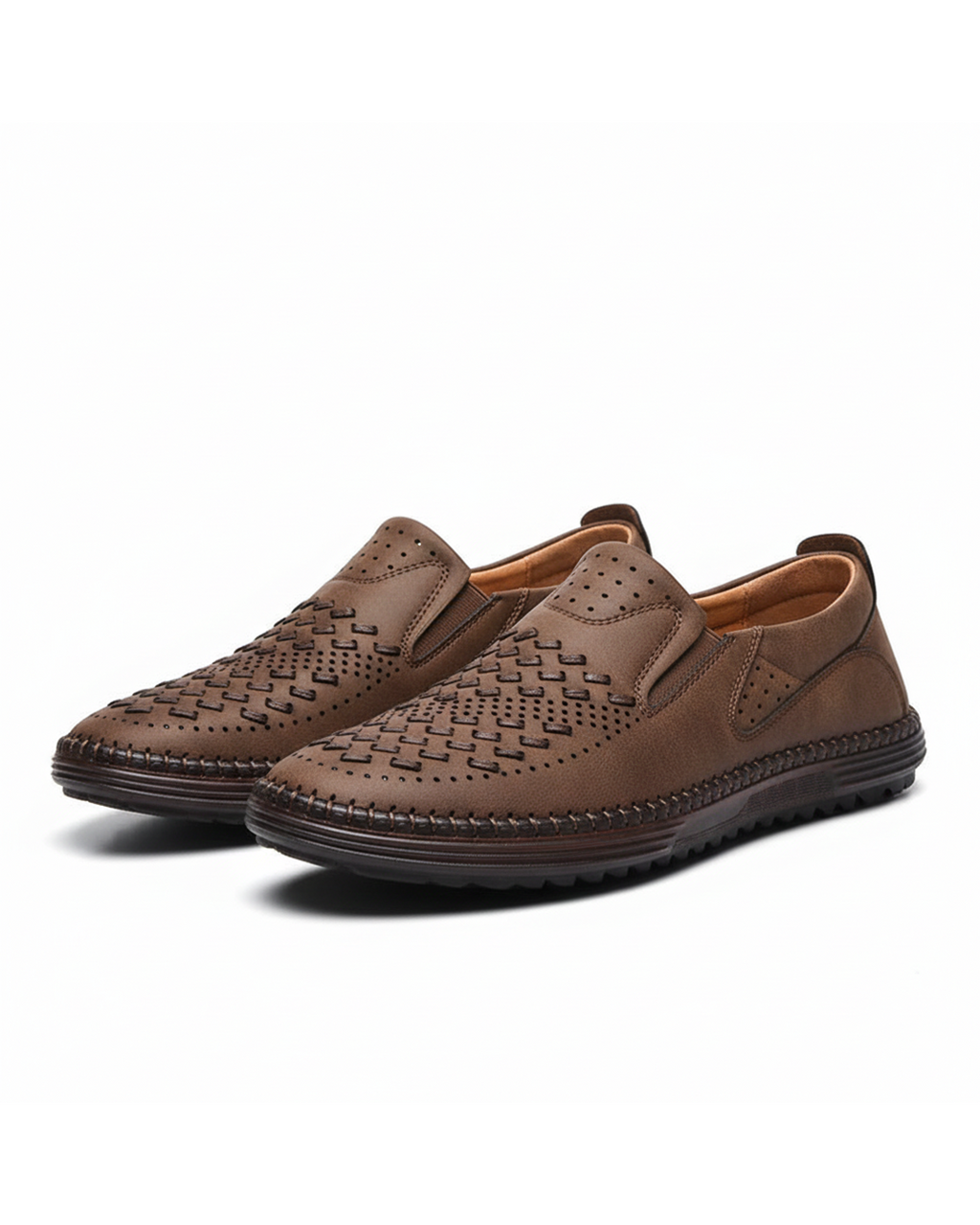 Men's perforated slip-on loafer with round toe and flat textured sole