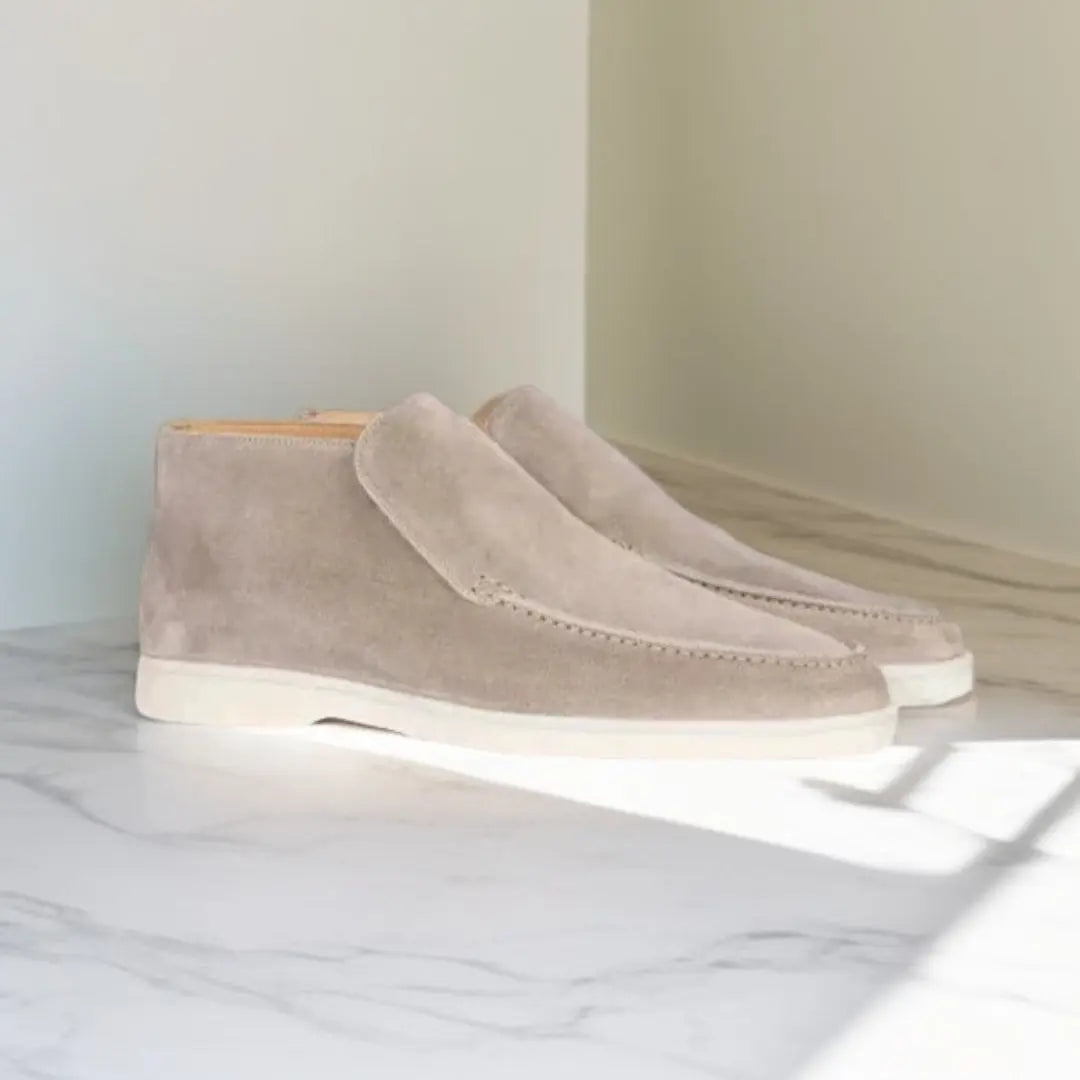 Men's stitched slip-on loafers with rounded toes and flat light soles