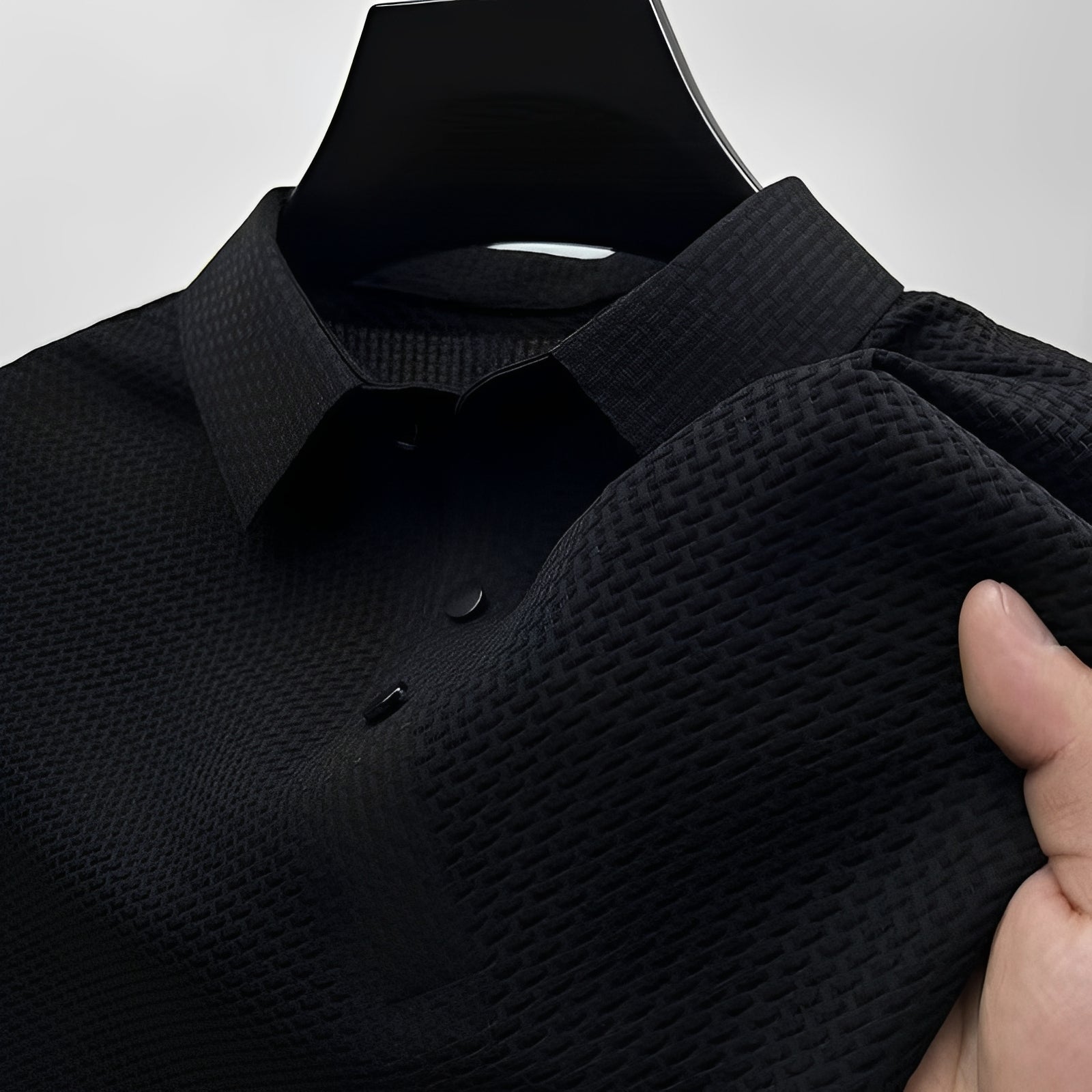 Men's textured short-sleeve polo shirt with button placket