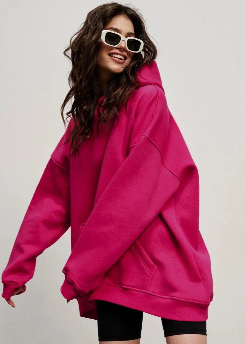 Women's oversized hoodie with hood, long sleeves and kangaroo pocket