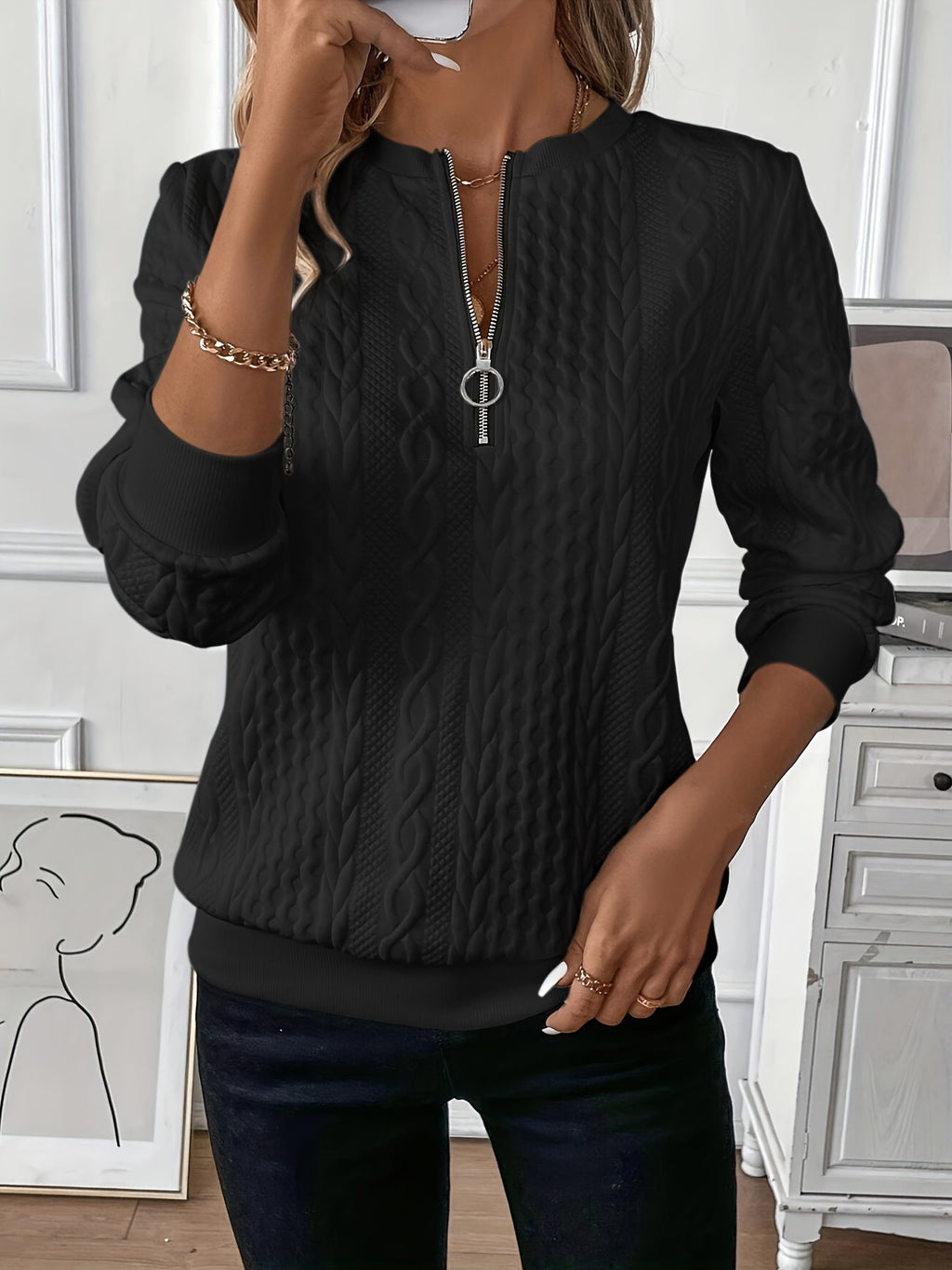 Women's textured cable knit sweater with round neckline and quarter-zip fastening