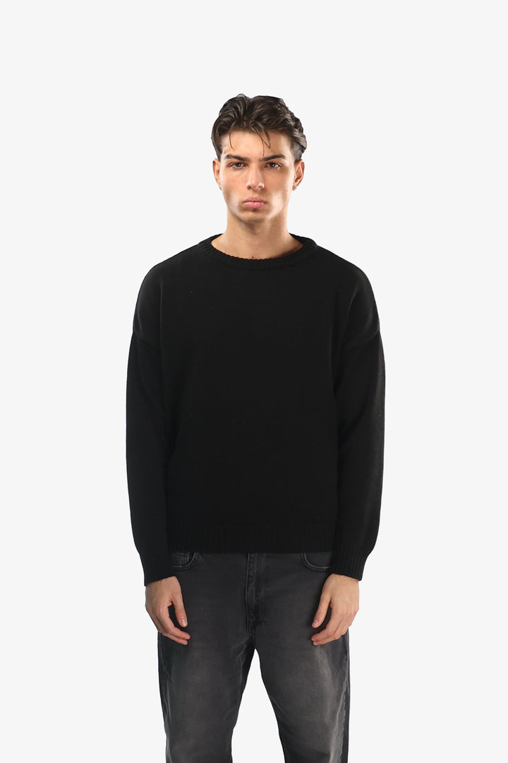 Men's black plain knit sweater with crew neck and ribbed trims