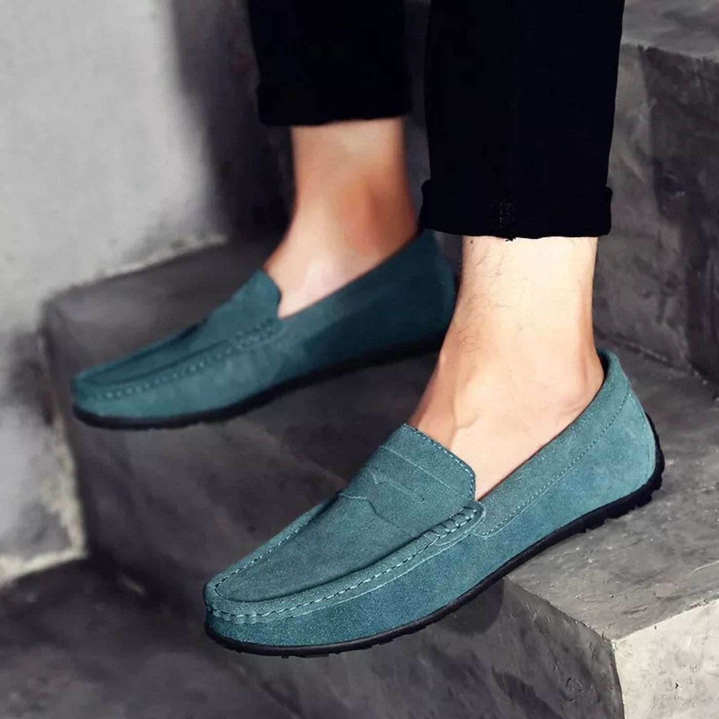 Men's penny loafers with stitched apron toe and flat outsole