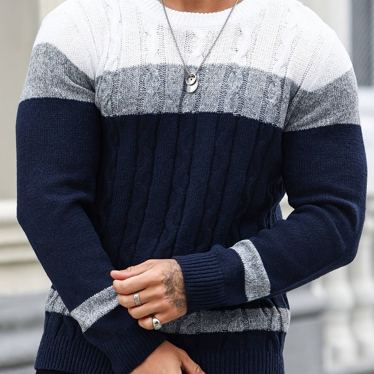 Men's long-sleeve colour-block cable knit sweater with crew neck