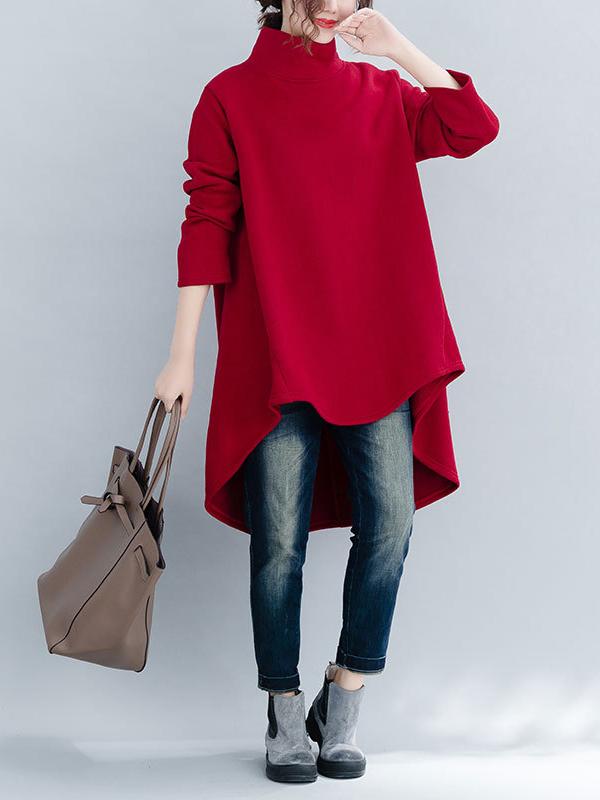 Women's loose turtleneck sweatshirt with long sleeves and a hi-low hem