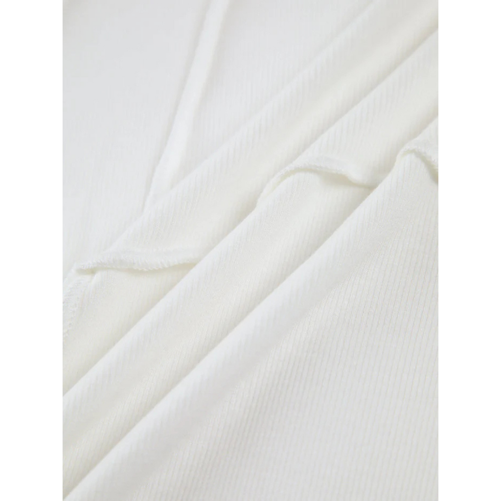 Women's fitted ribbed long-sleeve top with round neckline