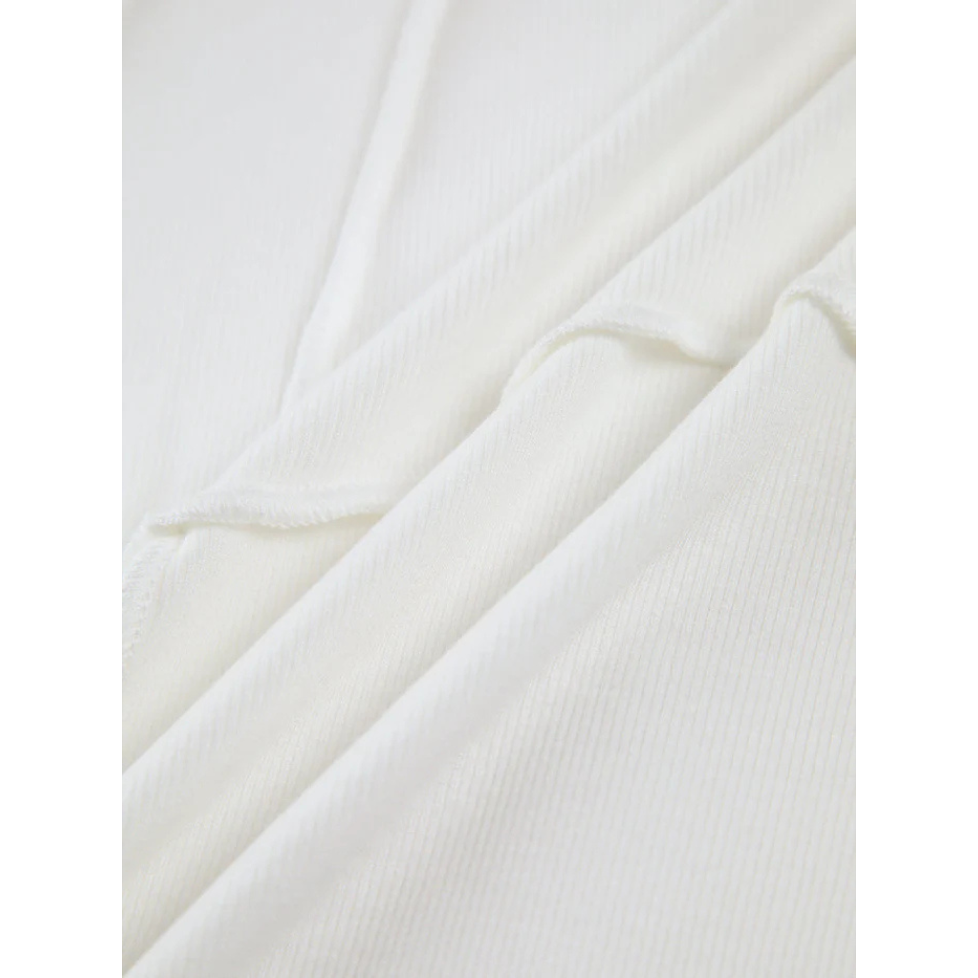 Women's fitted ribbed long-sleeve top with round neckline