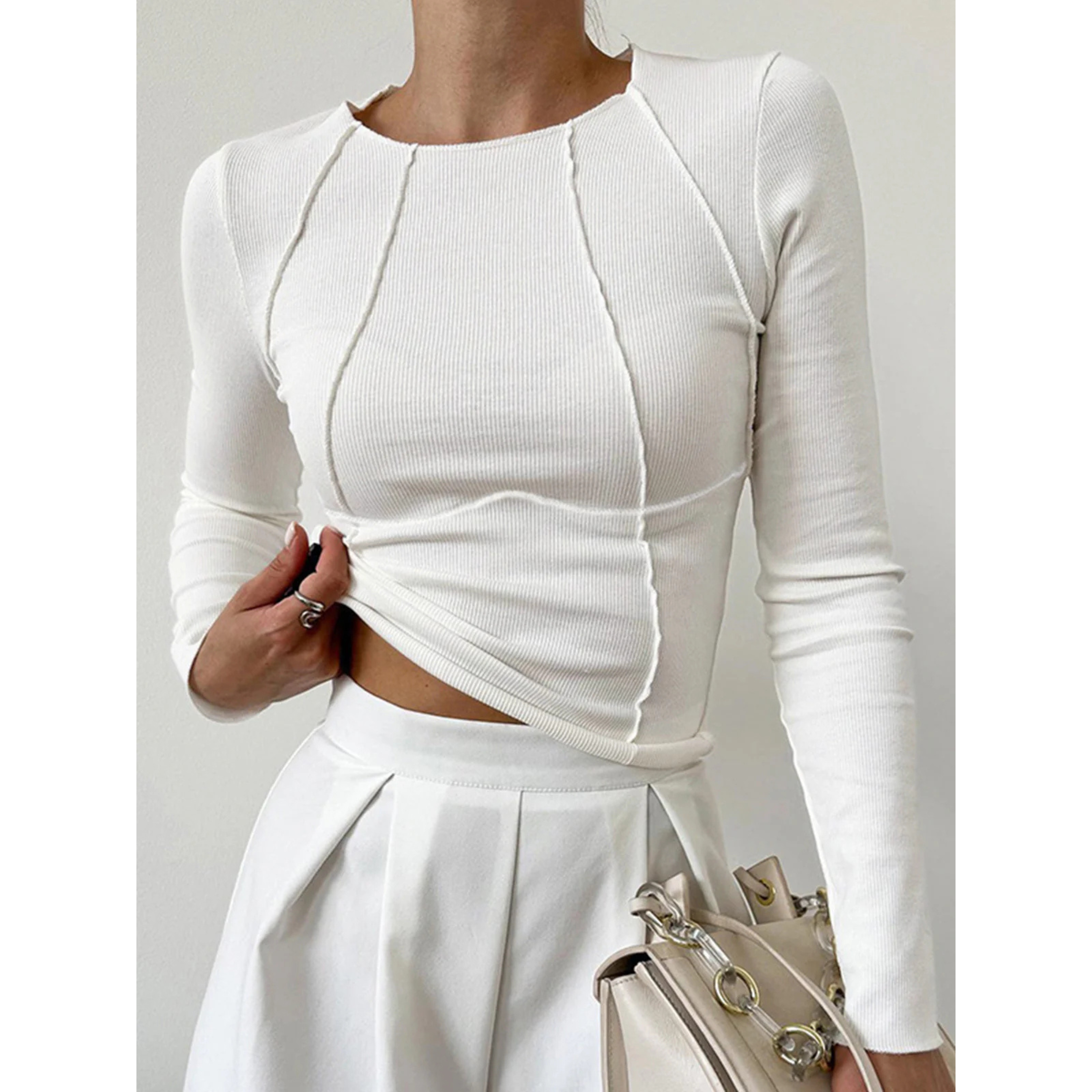 Women's fitted ribbed long-sleeve top with round neckline