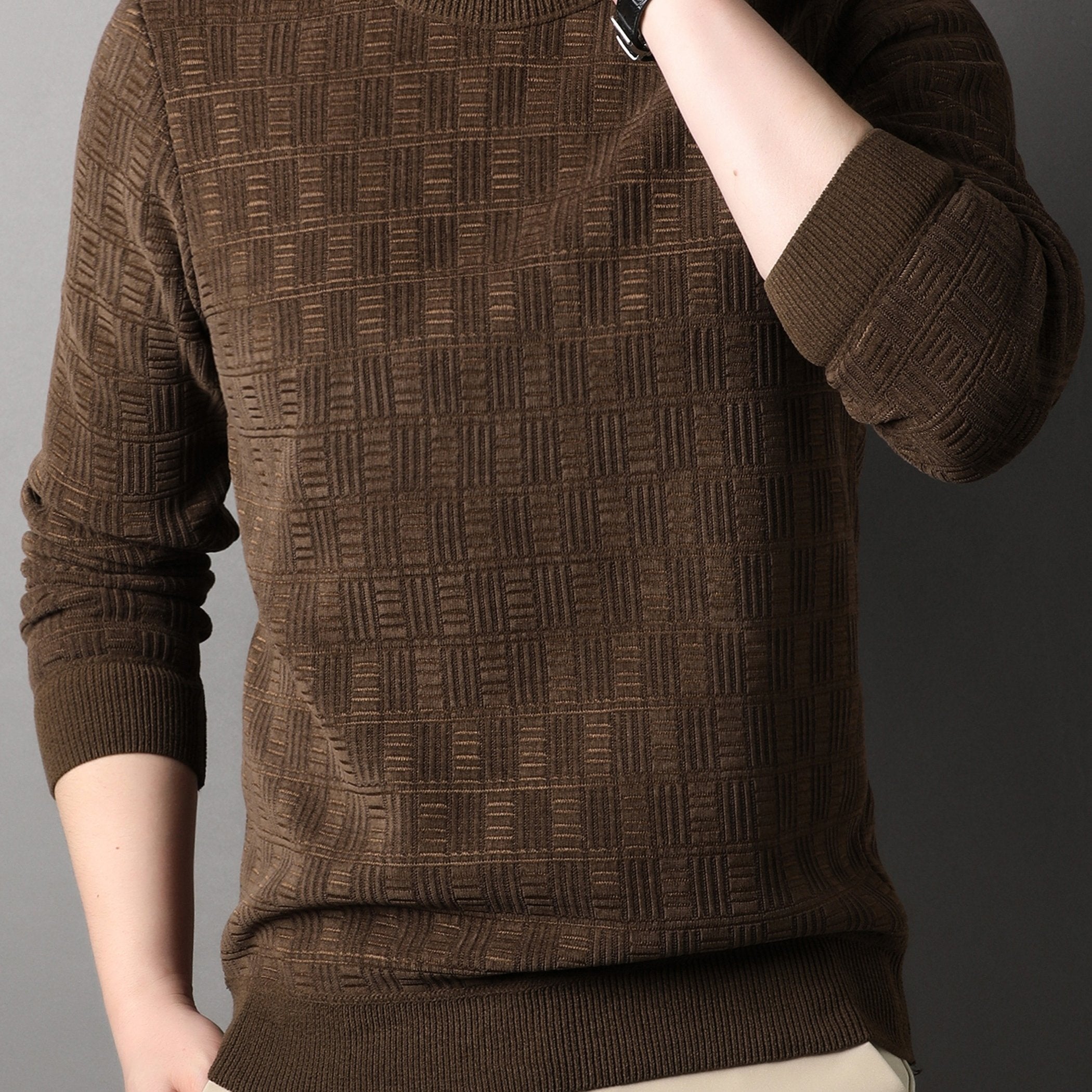 Men's textured crew neck jumper with long sleeves