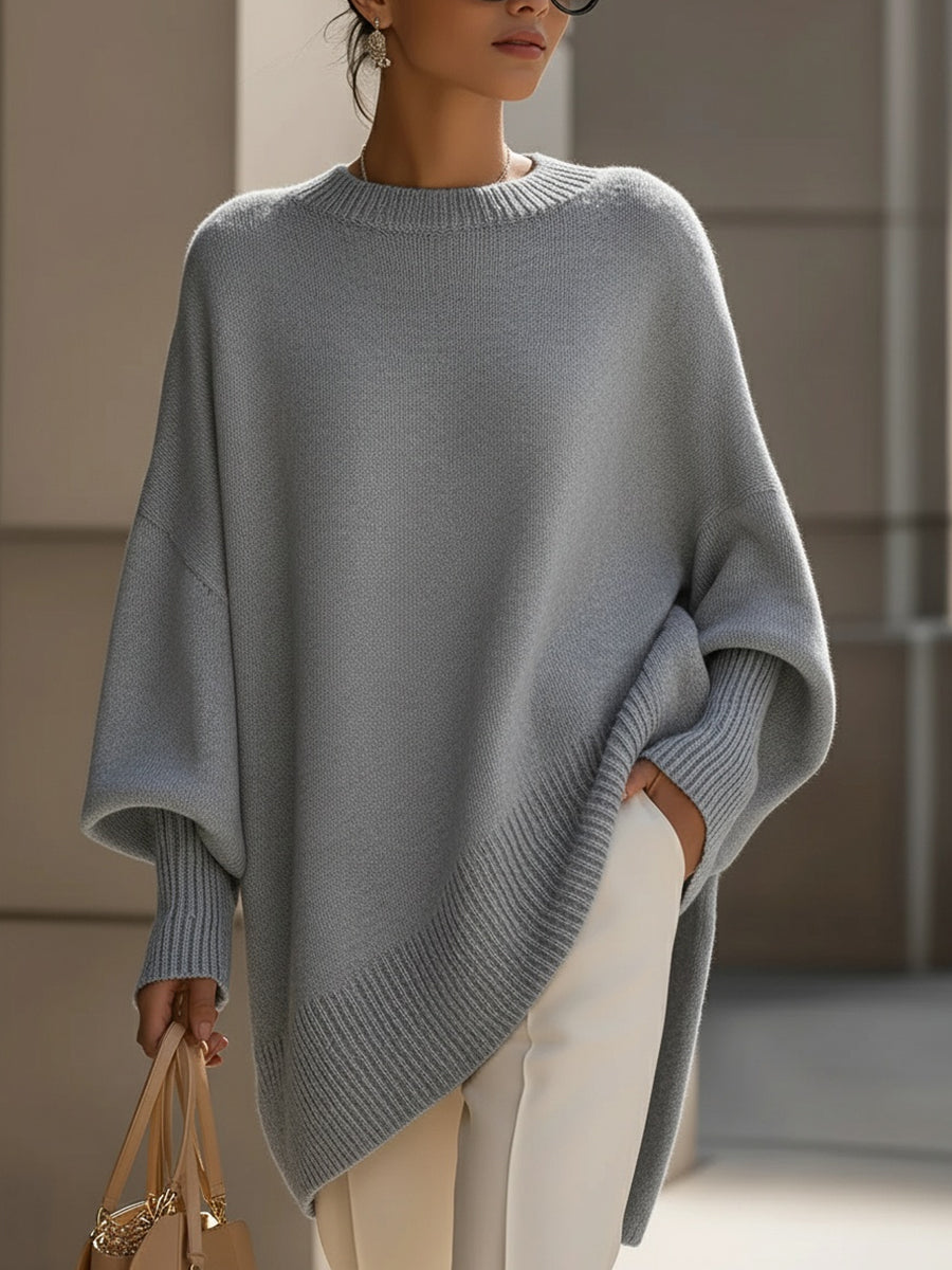 Women's oversized knit sweater with crew neck and batwing sleeves
