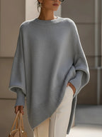 Women's oversized knit sweater with crew neck and batwing sleeves