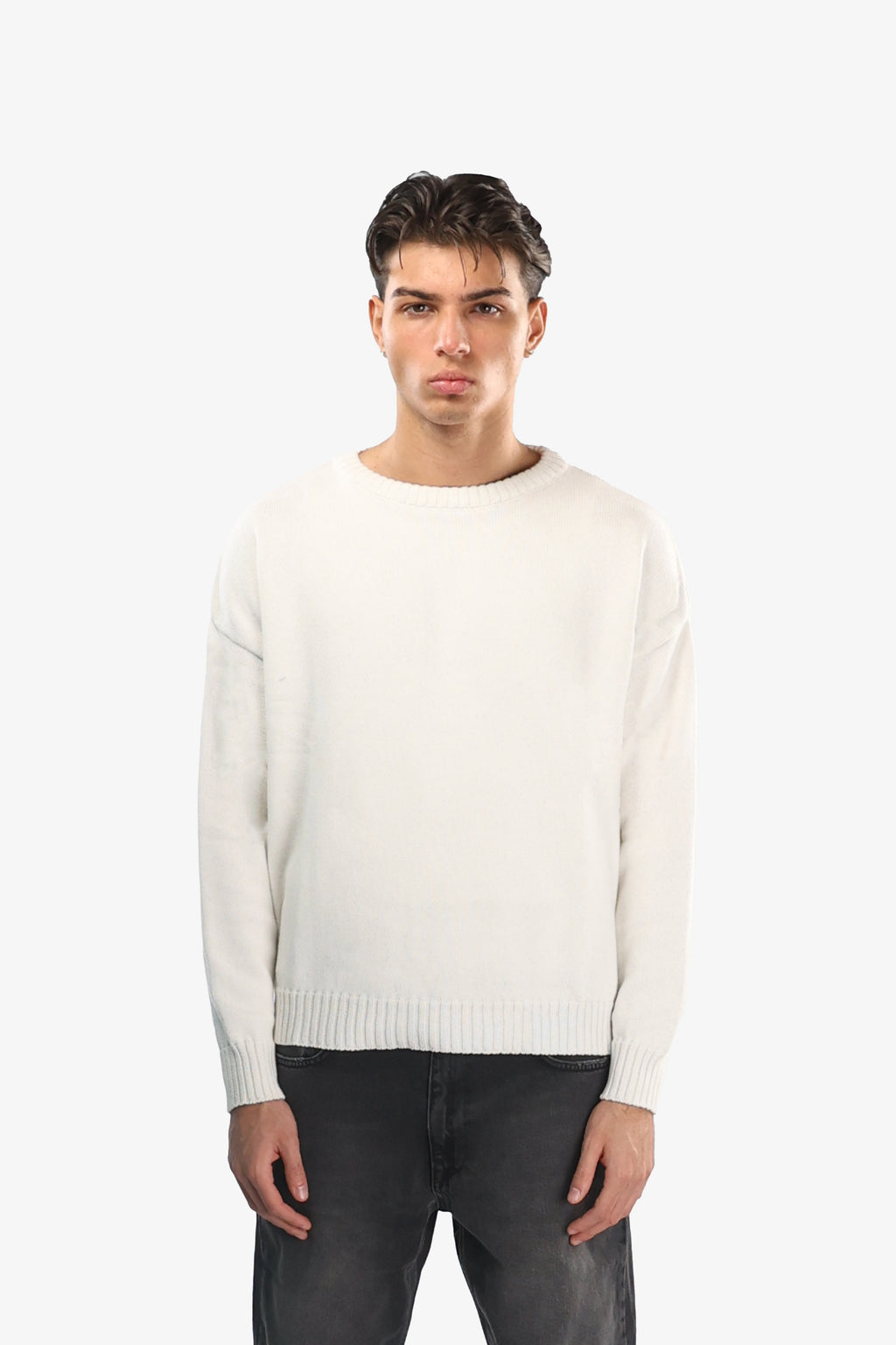 Men's off-white crew neck knit sweater with long sleeves